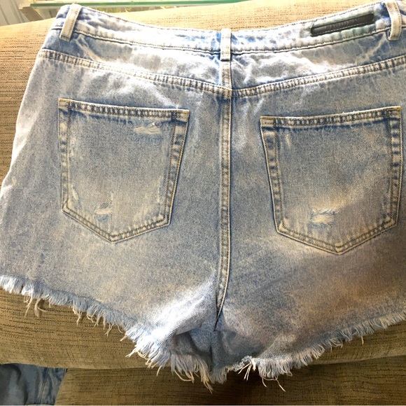 Decjuba classic brand new shorts - Picture 3 of 4